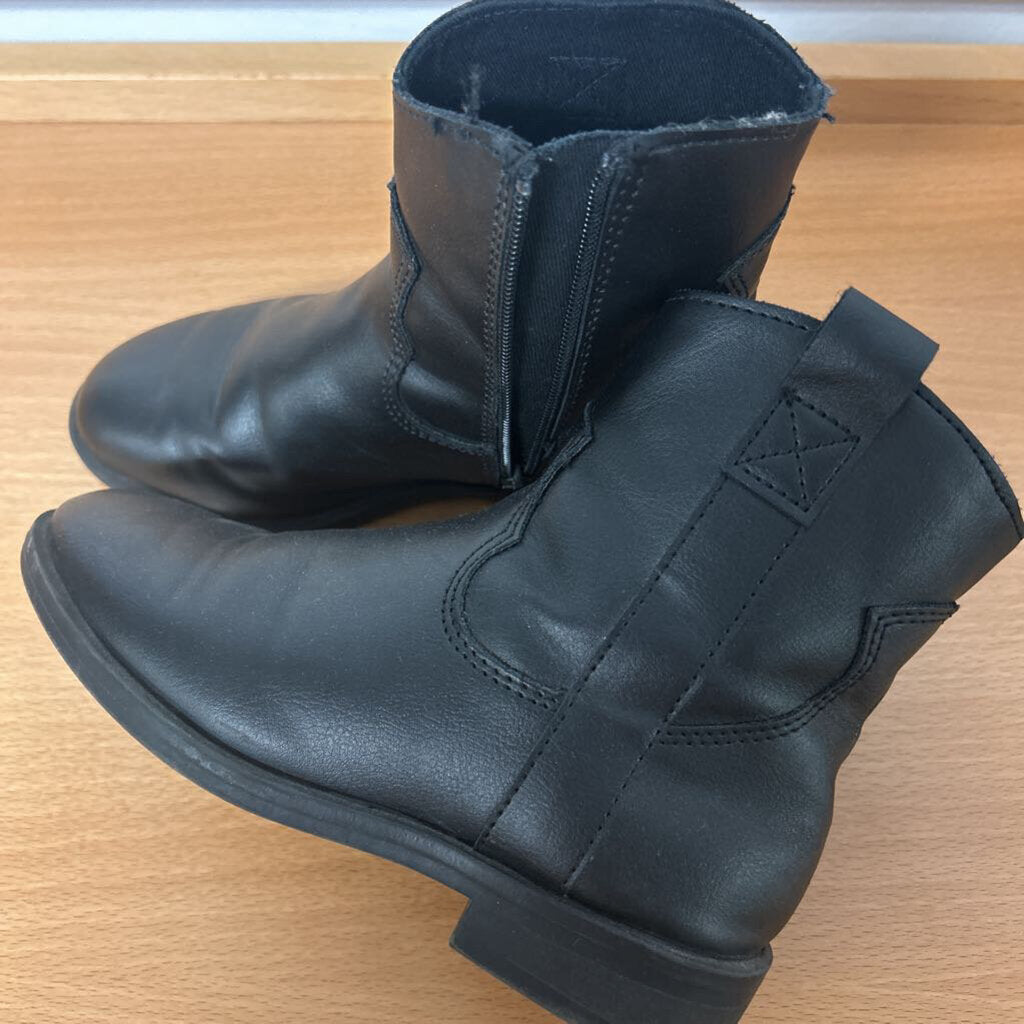 Zara Boots, size 29