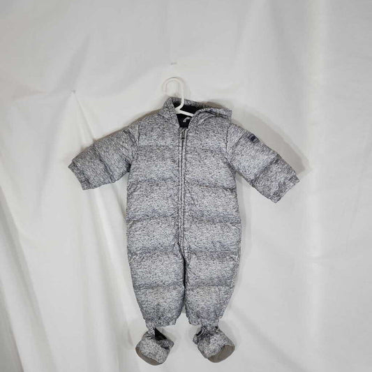 Gap snowsuit (includes fleece mittens), size 6-12 m