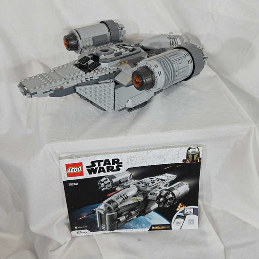 LEGO Star Wars The Razor Crest 75292 Mandalorian Starship [as is - missing action figures]